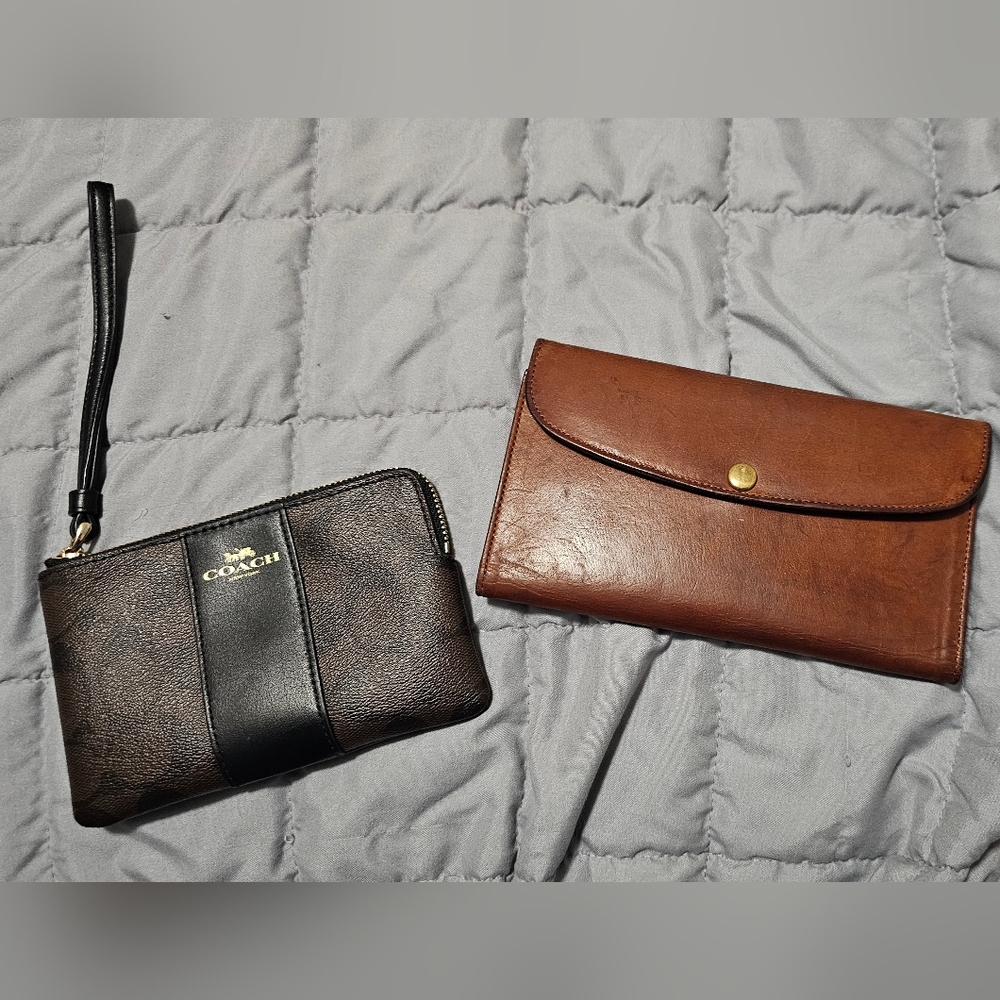 Vintage Coach 4730 Water Buffalo Hide Wallet and Coach Corner Wrislet.